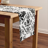 Classic en Chic Black White Damask Monogram Naam Korte Tafelloper (Voorbeeld)