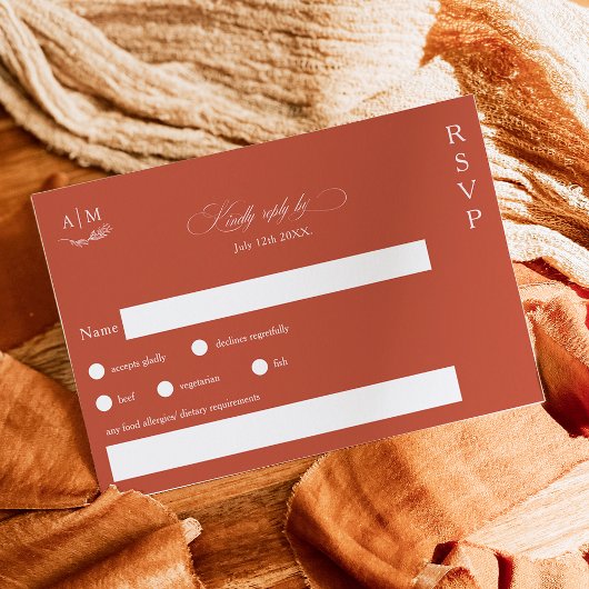 Classic floral monogram terracotta bruiloft RSVP kaartje
