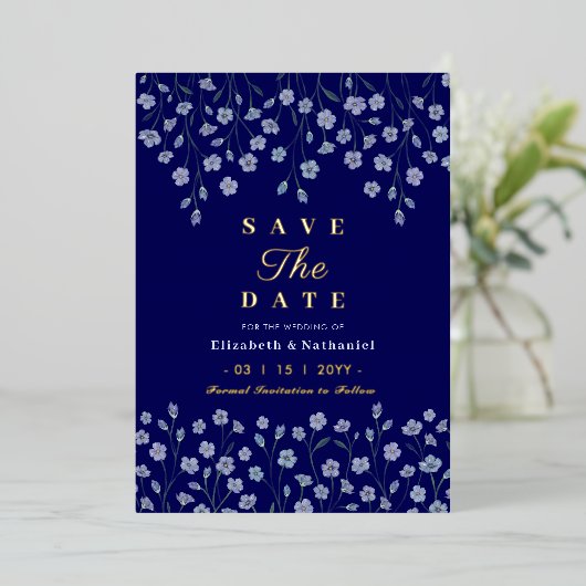 Classic Floral Navy Gold Wedding Save the Date Folie Uitnodiging (Staand Voorkant)