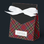 Classic Holiday Red Tartan Gift Bedankdoosjes<br><div class="desc">This charming gift box,  featuring a classic red tartan plaid pattern,  is perfect for Christmas or any occasion. The front has a label that reads “Handmade with love by” and your name. This box is ideal for small gifts,  favors or homemade treats.</div>
