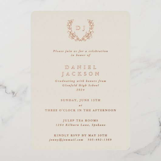Classic ivory Monogram + Laurel WreatAfstuderen Folie Uitnodiging (Voorkant)