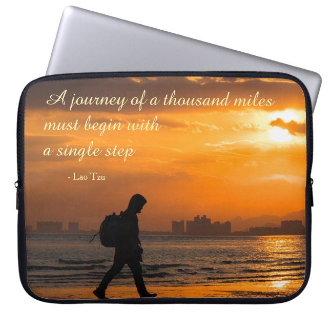 Classic Lao Tzu Journey Quote Laptop Sleeve (Voorkant)