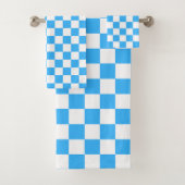 Classic light blue checkerboard bad handdoek (Insitu)