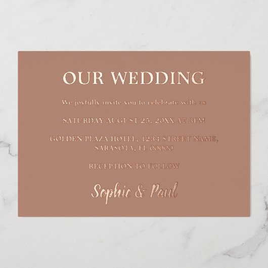 Classic Mocha Wedding Roos Gold Foil Invitation Folie Uitnodiging (Voorkant)