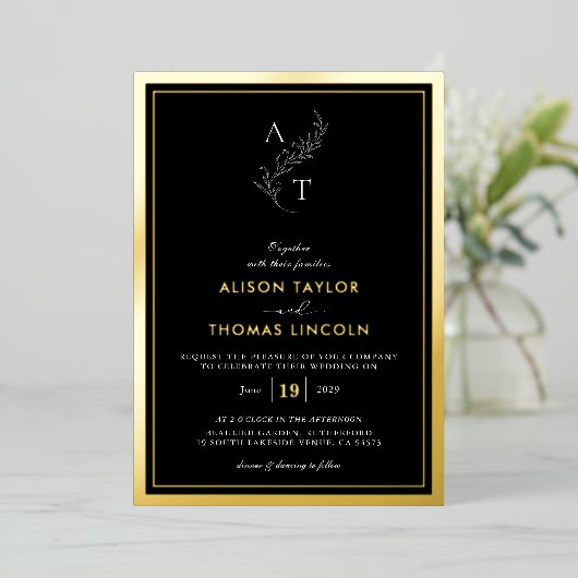 Classic Monogram Bruiloft Goud Lijst Echt Folie Uitnodiging (Staand Voorkant)