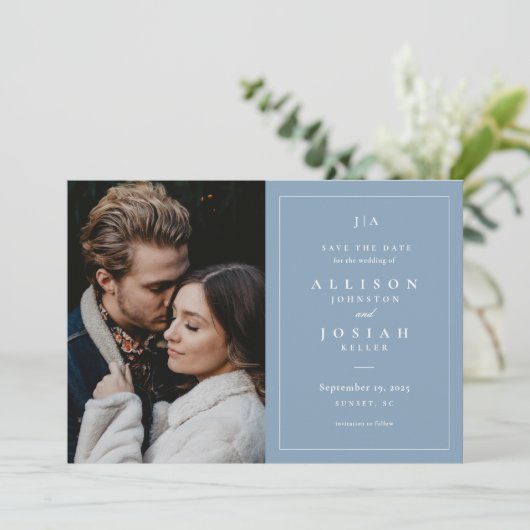 Classic Monogram Dusty Blue Wedding Foto Save The Date (Staand voorkant)