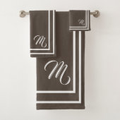 Classic Monogramed Rich Dark Brown/White Bad Handdoek (Insitu)