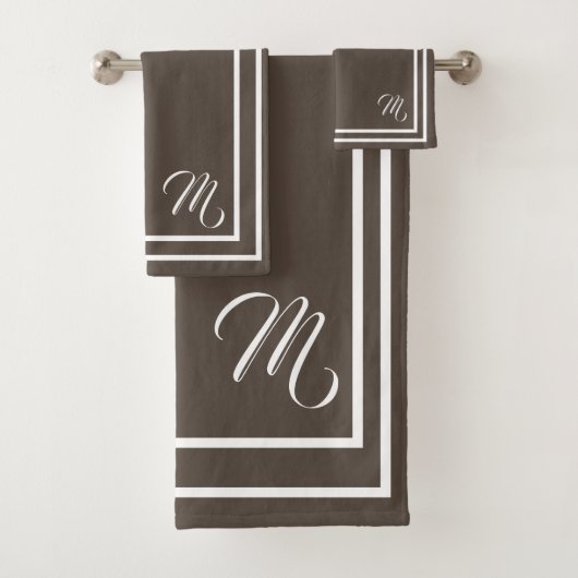 Classic Monogramed Rich Dark Brown/White Bad Handdoek (Insitu)