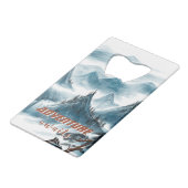 Classic Mountains Adventure Inspirerend Creditkaart Flessenopener (Voorkant Gekanteld)