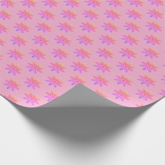 Classic Ombre Rainbow Snowflake Pattern on Pink Cadeaupapier (Hoek)