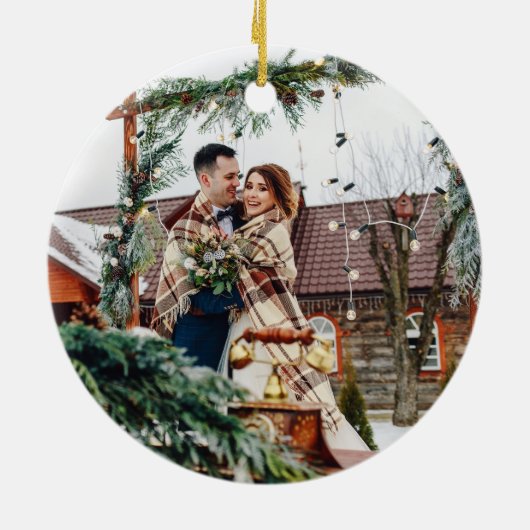 Classic Pas getrouwd Kerst Rood Plaid Fotovakantie Keramisch Ornament (Achterkant)