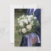 Classic Photo Groom Holding Bouquet Wedding Invita Kaart (Achterkant)