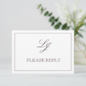 Classic Plum Paarse Calligraphy Monogram Weddensch RSVP Kaartje (Staand voorkant)