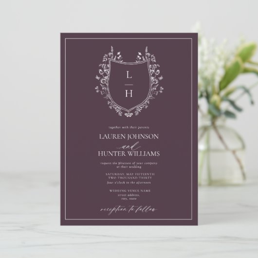 Classic Plum Wildflower Monogram Crest Wedding Kaart (Staand voorkant)