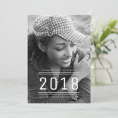 Classic Preppy Afstuderen Foto uitnodigen | Wit Kaart (Staand voorkant)