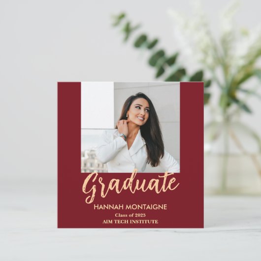 Classic Red Afstuderen Uitnodiging (Staand voorkant)