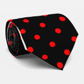 Classic Red Polka Dot Pattern op zwart Stropdas (Opgerold)