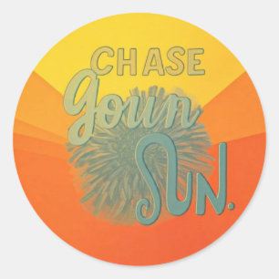 Classic ronde sticker ontworpen "Chase Your Sun"