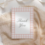 Classic Roze Gingham Meisje Baby shower Bedankkaart<br><div class="desc">Zeg dank aan vrienden en familie voor het bijwonen van uw baby shower met deze elegante roze gingham bedankkaart.</div>