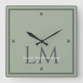Classic Sage Green Monogram Office Accent Vierkante Klok (Voorkant)