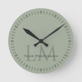 Classic Sage Green Monogram Office Decor Ronde Klok (Voorkant)