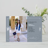 Classic Script Afstuderen blauw en zilver Folie Uitnodiging (Staand Voorkant)