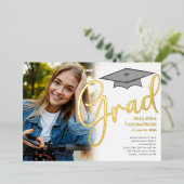 Classic Script Afstuderen Photo Template Gold Folie Uitnodiging (Staand Voorkant)