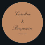 Classic Script Elegant Wedding Custom Terracotta Ronde Sticker<br><div class="desc">Voeg een vleugje elegantie toe aan uw bruiloft of evenement met deze aanpasbare ronde stickers met een warme mocha-achtergrond en klassieke scripttypografie. Deze stickers zijn ideaal voor het afdichten van uitnodigingen, het decoreren van gunsttassen of het personaliseren van geschenken en combineren tijdloze eenvoud met een verfijnde stijl. Ideaal voor bruiloften,...</div>
