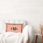 Classic Serif Initialen Kussen<br><div class="desc">Eenvoudig klassiek ontwerp maakt een absoluut mooi kussen. Ideaal om cadeau te geven of om er zelf een te kopen. Aarzel niet om me een bericht te sturen als je cursieve letters of kleurveranderingen wilt. Bedankt voor een bezoek aan mijn Zazzle winkel!</div>