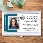 Classic Stijl Notaris Public ID Blauwgroen Gold Bu Visitekaarthouder<br><div class="desc">Creëer heeft een professionele uitstraling met deze klassieke Notary Public Business Card Case. Deze stijlvolle sjabloon is gepersonaliseerd met uw identiteitsfoto, naam, gegevens en accreditatie-logo. Perfect voor een notaris, een ondertekenaar van een lening, een gecertificeerde notaris, een vertrouwensbezorger, CNTDA, een mobiele notaris, een apostille of een ander juridisch beroep. Gedrukte...</div>