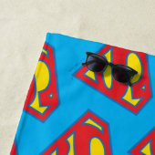 Classic Supergirl Logo met blauwe omtrek Strandlaken (In situ)