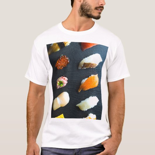 Classic Sushi Set – 10 classic pieces on a stone p T-shirt (Voorkant)
