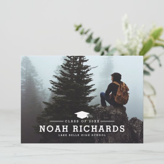 Classic Typografie Hunter Groene Foto Afstuderen Kaart (Staand voorkant)