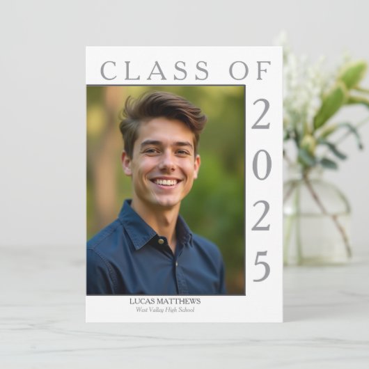 Classic White Class of 2025 Afstuderen op maat Kaart (Staand voorkant)