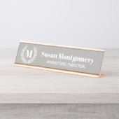 Classic White Laurels & Monogram | Gepersonaliseer Bureau Naambordje (Voorkant)