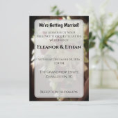 Classic White Lily and Red Rose Photo Wedding Invi Kaart (Staand voorkant)