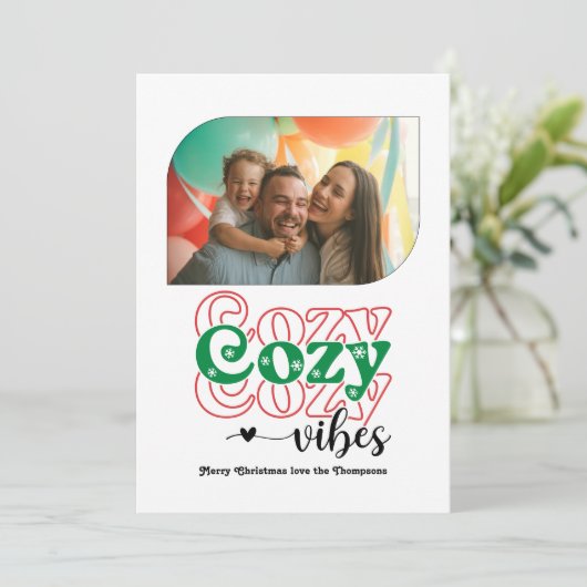 Classic Xmas Cosy Vibes Only Kerstfoto Feestdagenkaart (Staand voorkant)