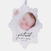 Classic Zwart Script Baby Eerste Noel Foto Ornament Kaart (Links)