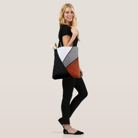 Classy Black Red White en grijs geometrisch ontwer Tote Bag (Op model)