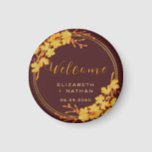 Classy Burgundy & Gold Floral Wedding Welkom Magneet<br><div class="desc">De Classy Burgundy & Gold Floral Wedding welkomstmagneet heeft een donkere Bourgogne achtergrond die gekant is tegen een ingewikkeld goudgroen patroon en moderne typografie. De combinatie van de rijke Bourgogne en de glanzende gouden creëer en elegant en luxe esthetiek. uitzicht het collectie op deze pagina om passende producten te vinden....</div>