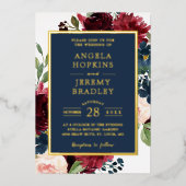Classy Burgundy Red Navy Blue Floral Wedding Real Folie Uitnodiging (Voorkant)