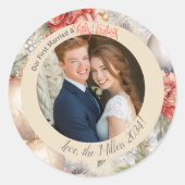 Classy Circle Onze eerste getrouwde kerstfoto Ronde Sticker (Voorkant)