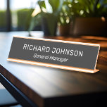 Classy Elegant Custom Name Title Employee Kantoor Bureau Naambordje<br><div class="desc">Voeg een naam en een titel toe, en creëer gemakkelijk uw bord van de het bureaunaam van het kantoor van de werknemer. Klik OP AANPASSEN om de achtergrondkleur of tekstkleur te wijzigen. U kunt dit ONTWERP overdragen op andere Zazzle producten en het aanpassen om de meeste Zazzle punten te passen....</div>