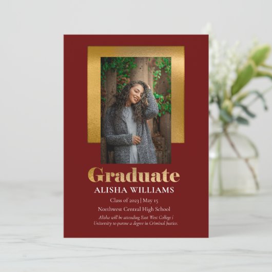 Classy Elegant Gold Text Afstuderen 1 Photo Maroon Aankondiging (Staand voorkant)