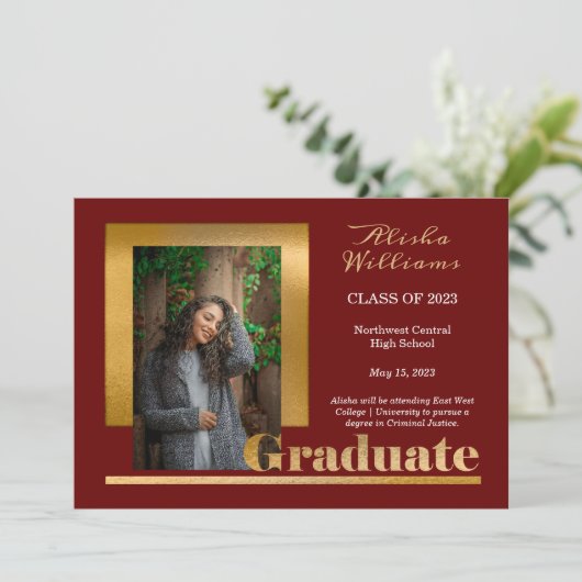 Classy Elegant Gold Text Afstuderen 1 Photo Maroon Aankondiging (Staand voorkant)