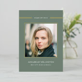 Classy Elegant Green Afstuderen Foto Gold Folie Uitnodiging (Staand Voorkant)