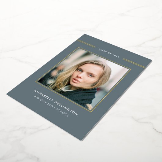 Classy Elegant Grey Afstuderen Foto Gold Folie Uitnodiging (Gedraaid)