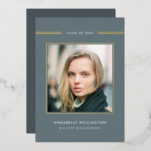 Classy Elegant Grey Afstuderen Foto Gold Folie Uitnodiging (Voorkant / Achterkant)