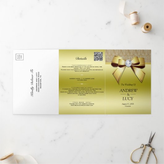 Classy Gold Jewel Gem Bow QR Code Wedding Drieluik Uitnodiging (Buitenkant)