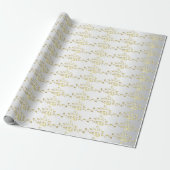 Classy gouden trouwringen op wit satijn cadeaupapier (Uitgerold)